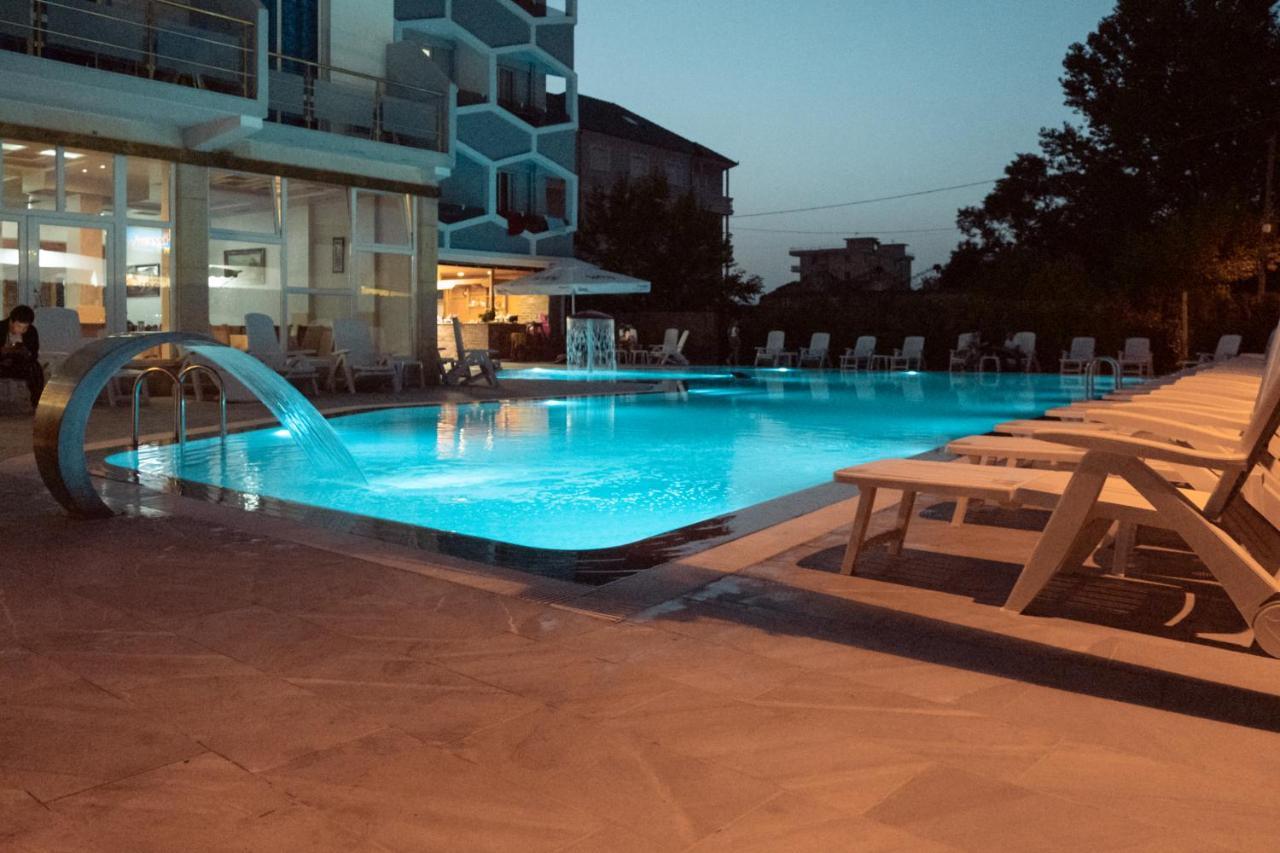 Center Park Hotel Velipojë Buitenkant foto